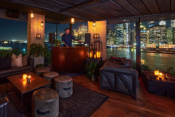 Harriet's Lounge 4