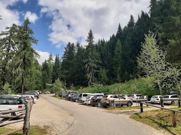 Gebührenpflichtiger Parkplatz Furnacia 3