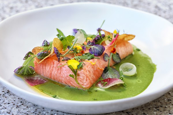 NINE-TEN Restaurant & Bar 4