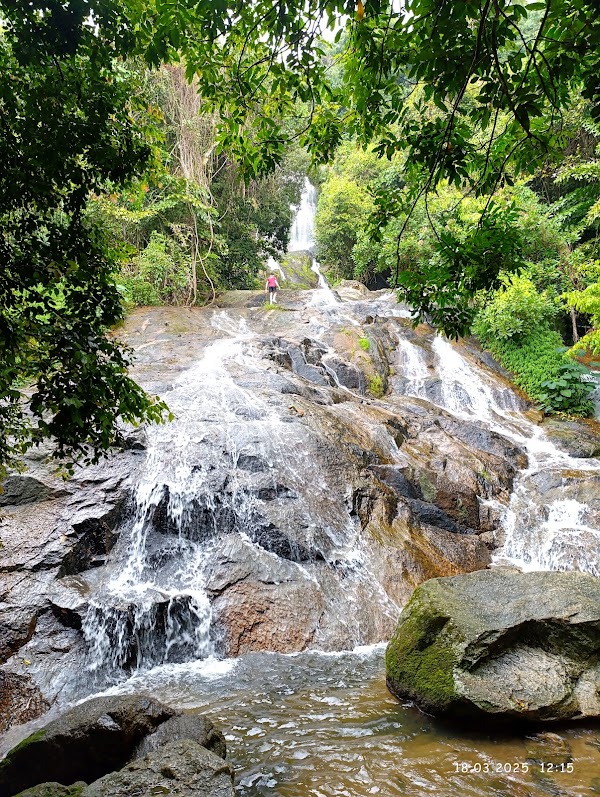 Na Mueang Waterfall