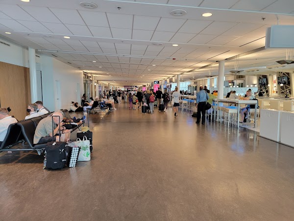 Montréal-Pierre Elliott Trudeau International Airport 3