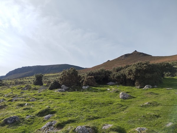Coumshingaun Lough Trailhead 4