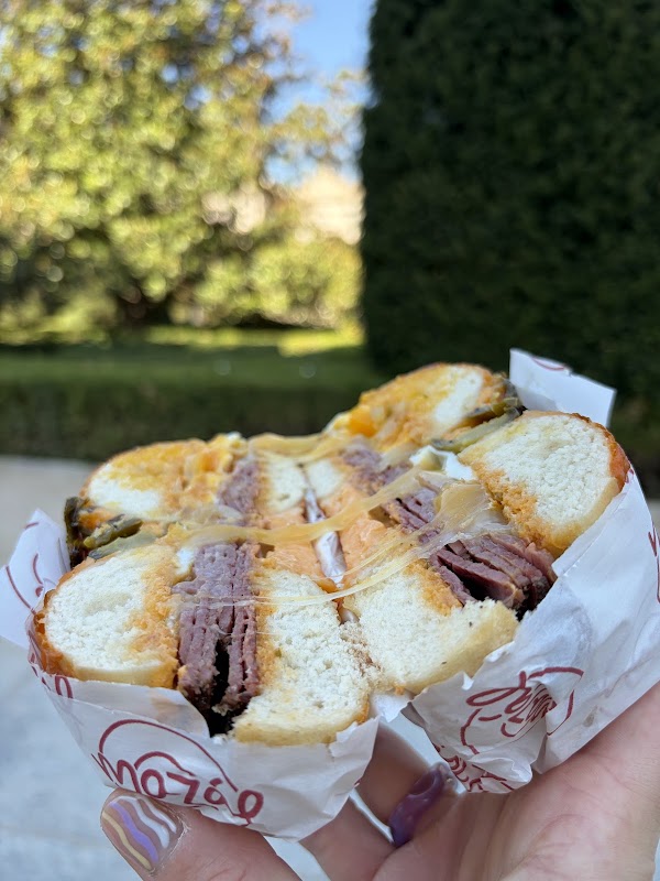 Mazál Bagels & Café – Ópera 3