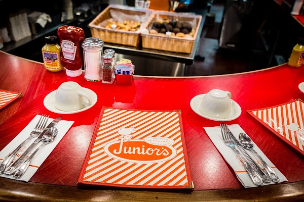 Junior's Restaurant & Bakery 4