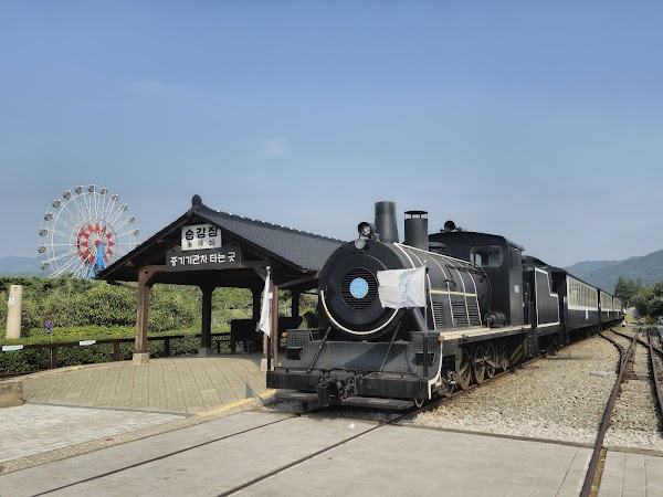 Gokseong Seomjin train village