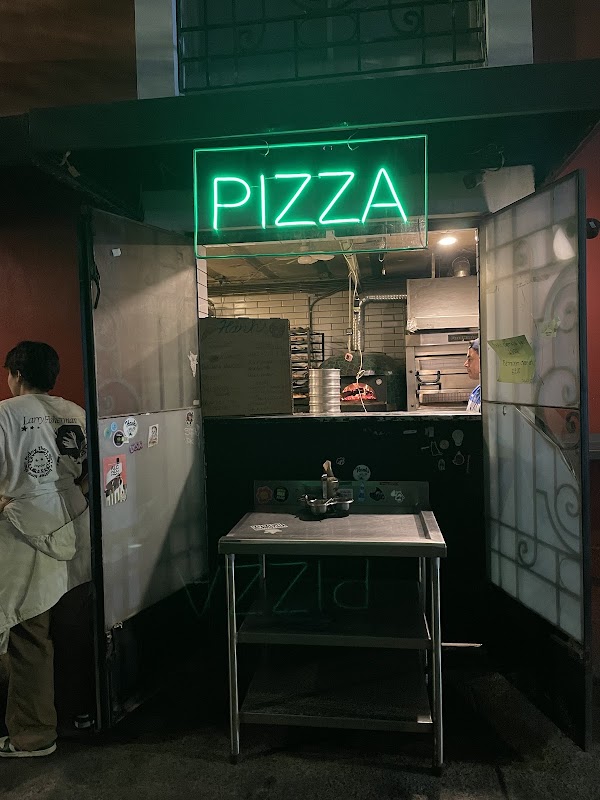 HANK’S Pizza Choza 2