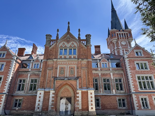 Lentvaris Manor