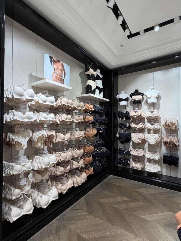 Etam Lingerie et Prêt-à-porter 5