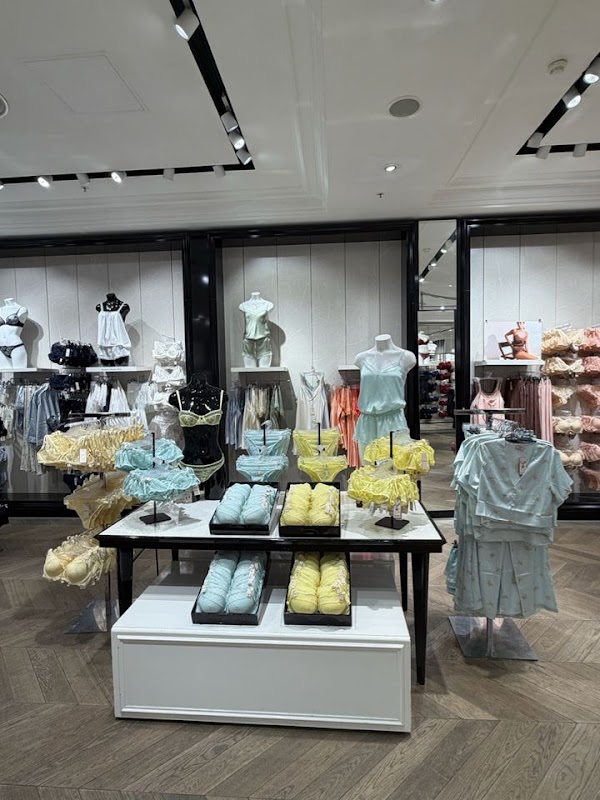 Etam Lingerie et Prêt-à-porter 2