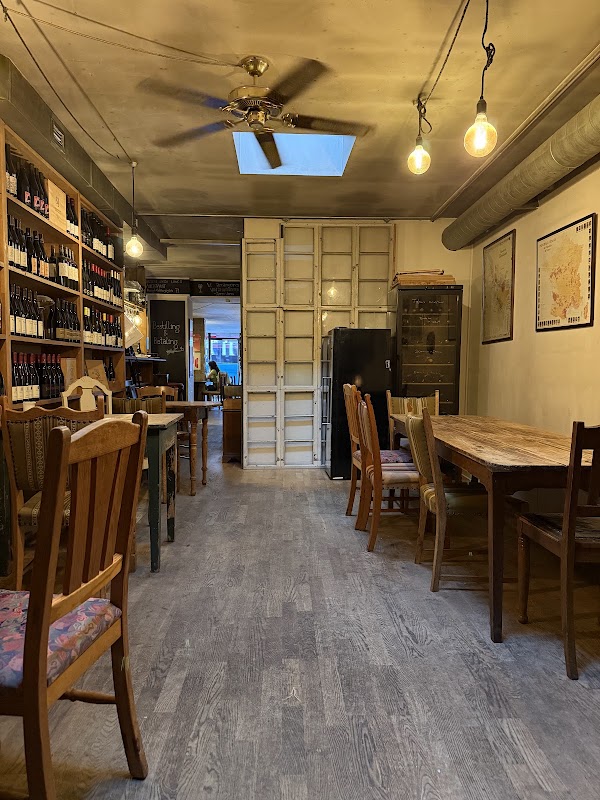 Løve’s Bog- og Vincafé 3