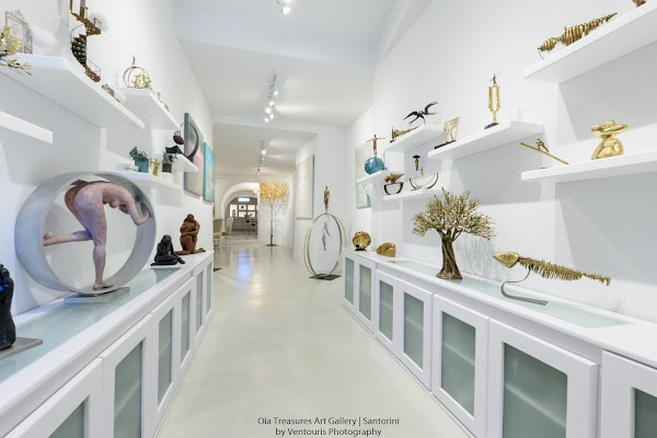 Oia Treasures Art Gallery 5