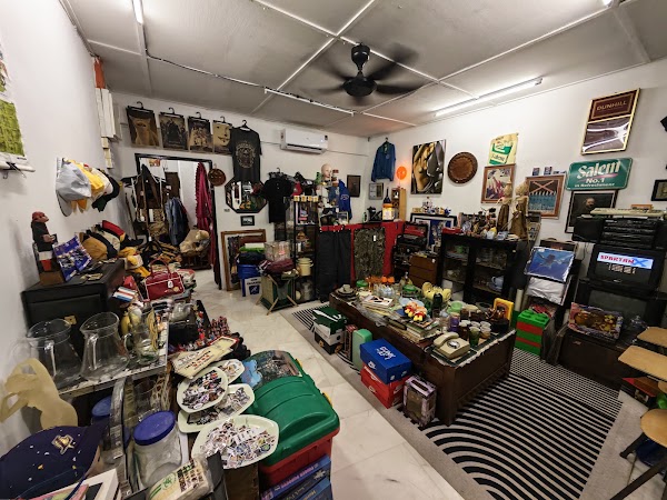 Weird Space | Vintage, Thrift & Nostalgia Store SS4 PJ 3
