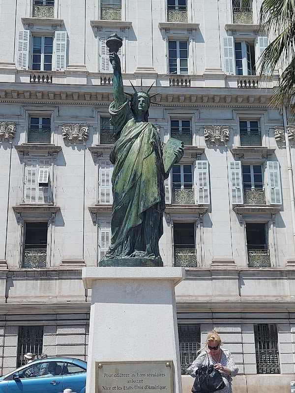 Quai des États-Unis 2