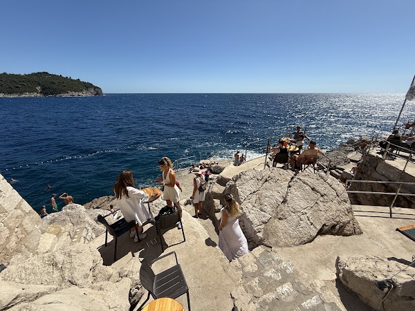 Bard (Mala buža). Bar couche de soleil 3
