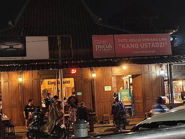 Sate Joglo Simpang Lima 'Kang Ustadzi'
