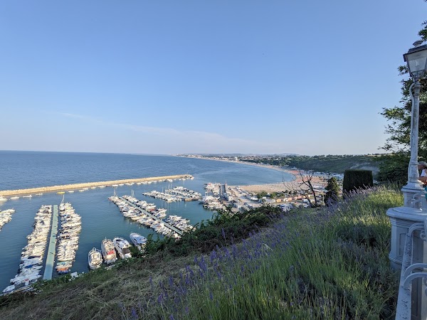 Monumento al Pescatore di Numana