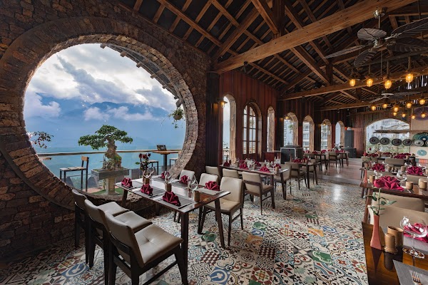 Sapa sky view restaurant and bar