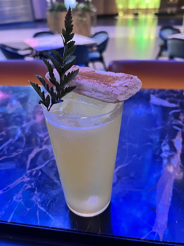 Aurora Bar 4