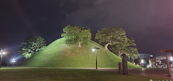 Daereungwon Doldam-gil (Stone Wall Road) 3
