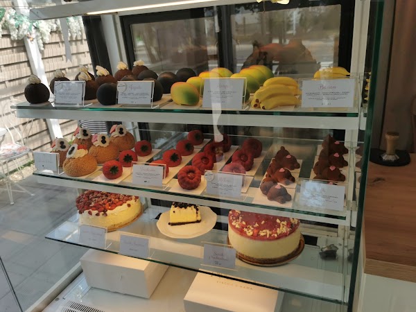 Noel dessert shop 2