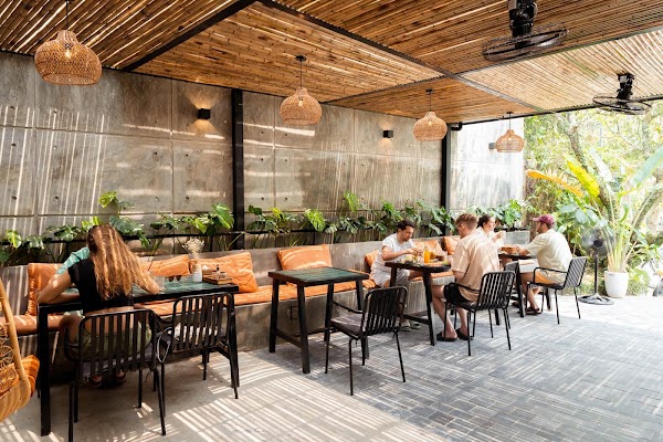 nourish eatery. / Café & Restaurant 5