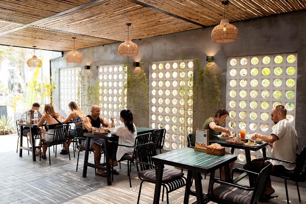 nourish eatery. / Café & Restaurant 2