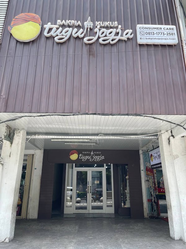 Bakpia Kukus Tugu Jogja Malioboro - Jogja Specialty Souvenir Shop