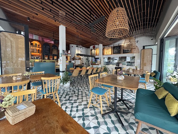Amun Bar & Restaurant 3