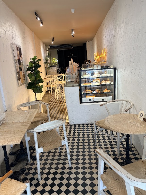 GOODTHINGS Cafe & Hotel 3