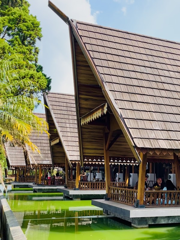 Sindang Reret Restaurant & Hotel Cikole Lembang