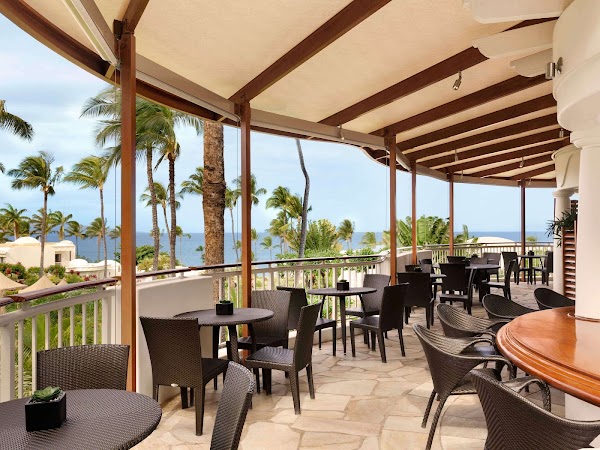 AMA BAR & GRILL 4
