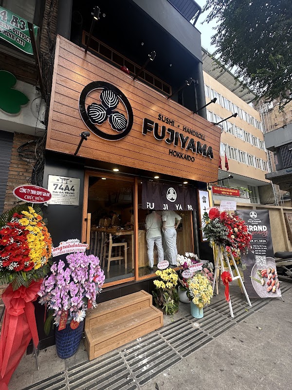 SUSHI & HANDROLL FUJIYAMA