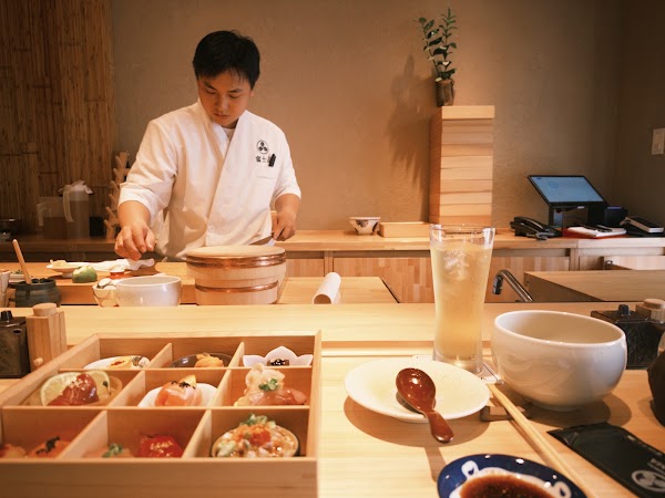 SUSHI & HANDROLL FUJIYAMA 3