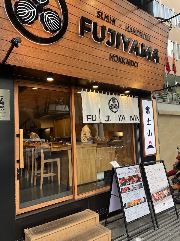 SUSHI & HANDROLL FUJIYAMA 2