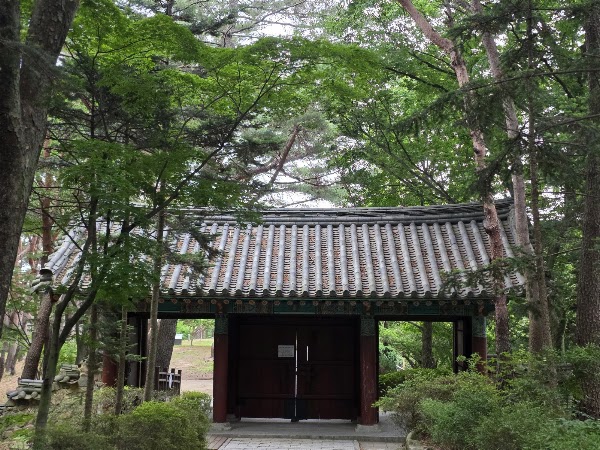 Tomb of General Kim Yusin 4