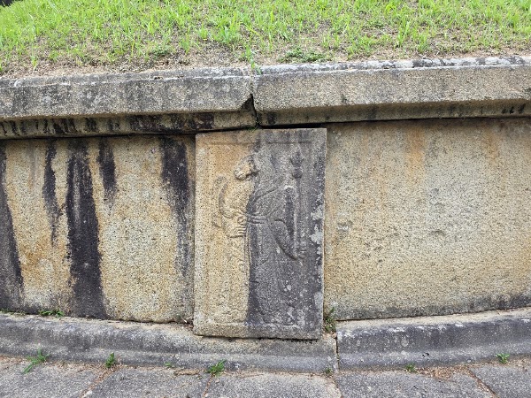 Tomb of General Kim Yusin 2