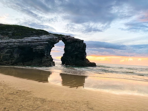 As Catedrais beach