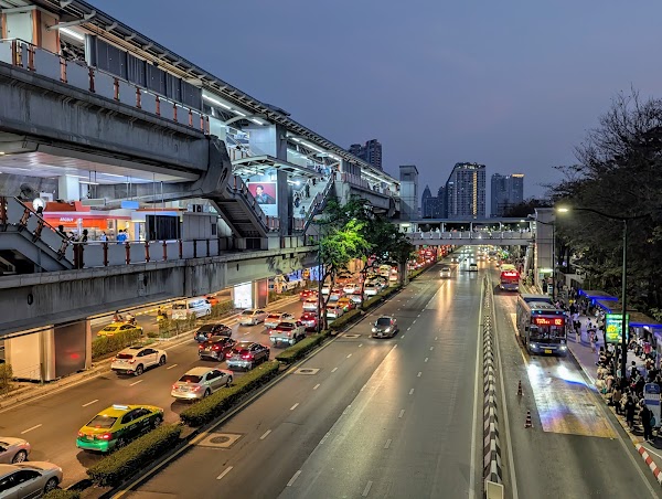 Mo Chit