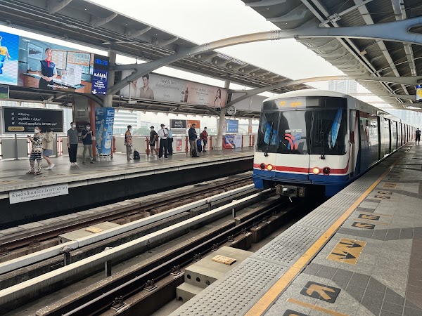 Mo Chit 2