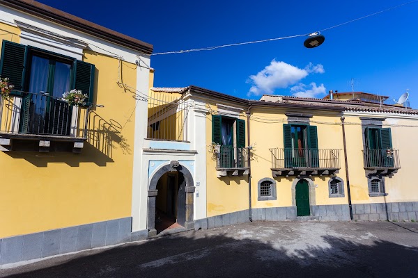 Palazzo Previtera Rooms and Restaurant