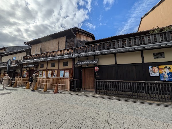 Hanamikoji Street Gion walk 5