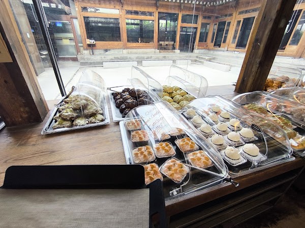 Cafe Onion Anguk 1