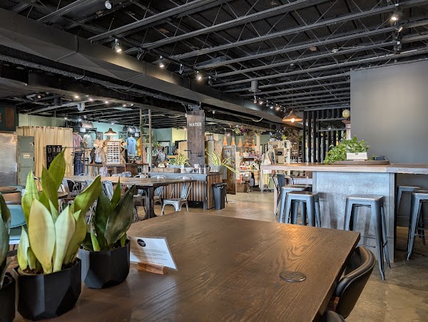 Metropolis Mercantile + Café 5