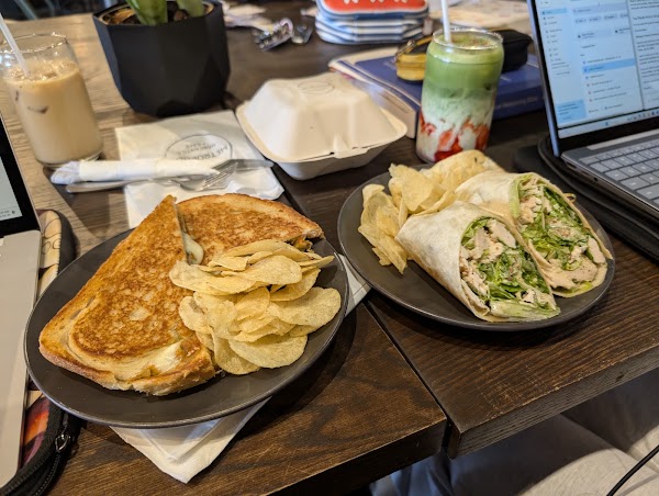 Metropolis Mercantile + Café 3
