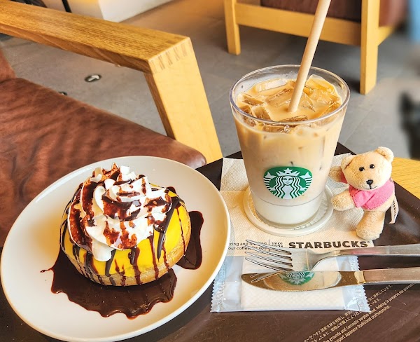 Starbucks Coffee - Shinjuku Gyoen National Garden 5