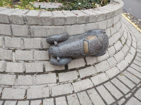 Dead Squirrel mini statue by Kolodko 3