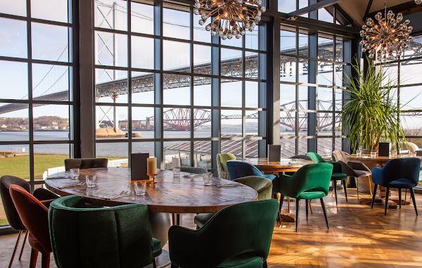 Scotts Bar & Restaurant