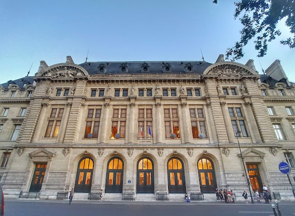 Parisian Majesty: An Architectural Promenade Through the Latin Quarter 3