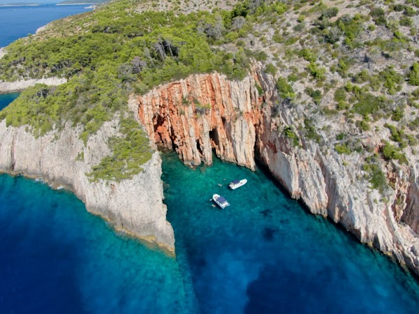 Red Rocks, Hvar 1