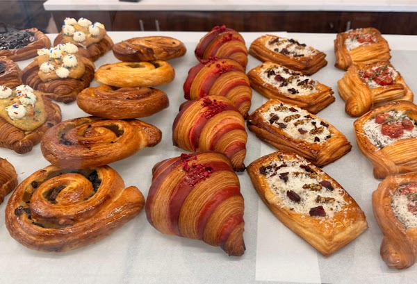 Mezzaluna Bakery & Pastry 5